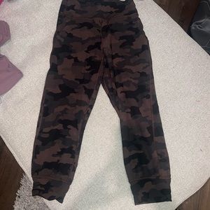 Lululemon Camo Pink and Black Cropped Leggings Size 6